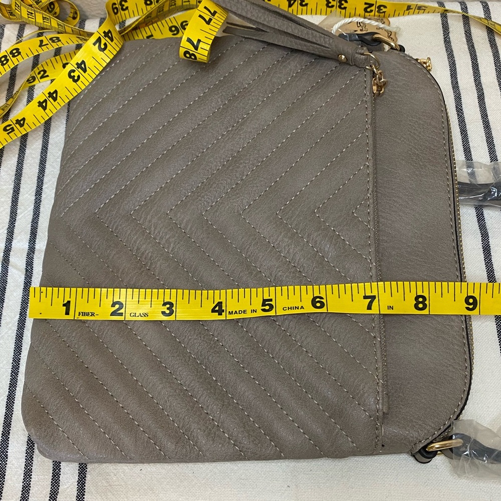 NWT Alyssa vegan crossbody purse with tassel - Picture 15 of 16